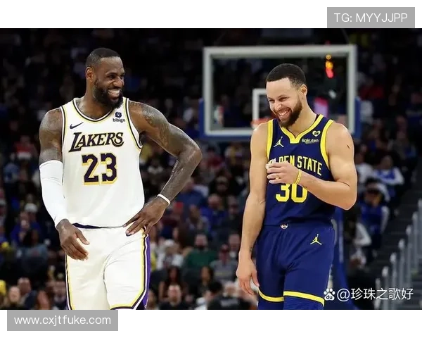 湖人队与勇士队激战全场 詹姆斯与库里再次上演巅峰对决