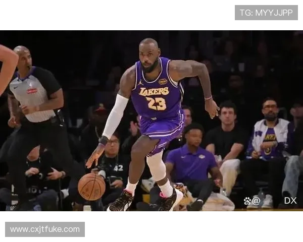 詹姆斯新赛季状态回升领衔湖人连胜消息 多名球员迎来突破性表现