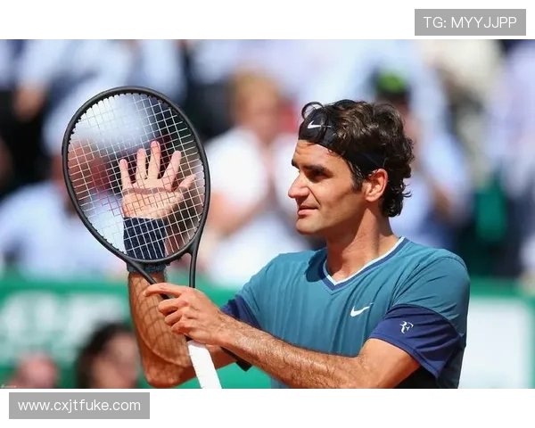 费德勒宣布退役后首次亮相 网坛传奇再度回归赛场为青少年传授经验